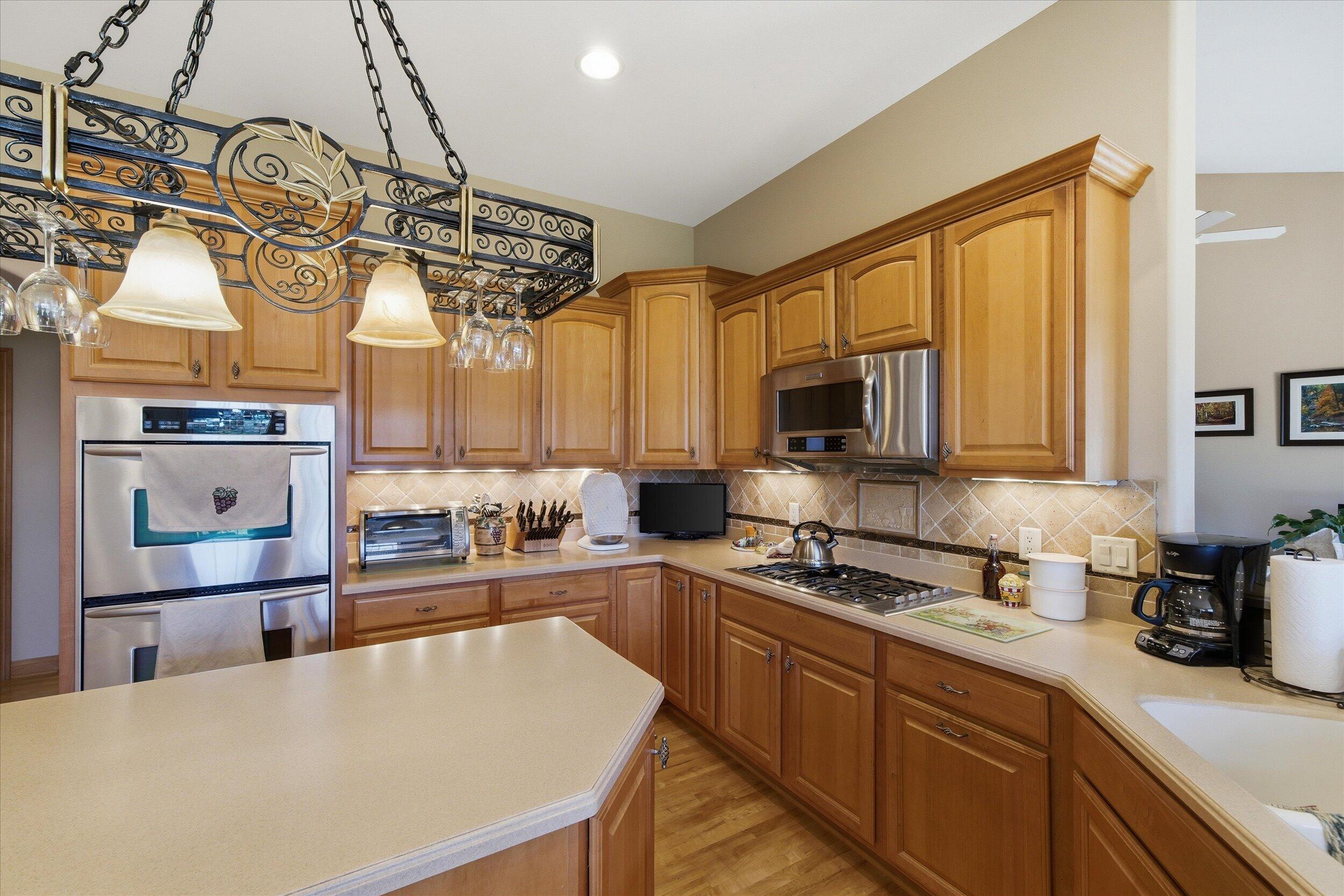 3313 47th Avenue Kenosha, WI 53144 - Photo 10 of 55 Kitchen