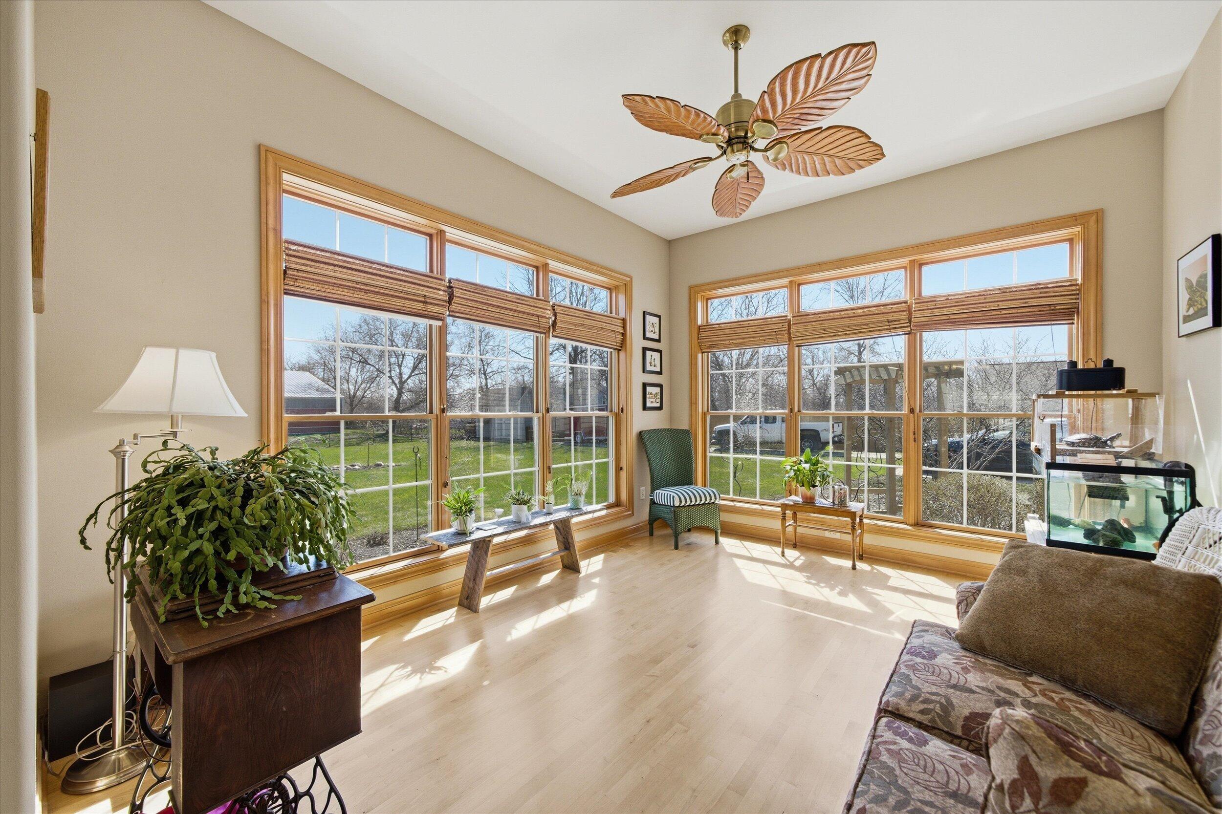 3313 47th Avenue Kenosha, WI 53144 - Photo 14 of 55 Sun Room
