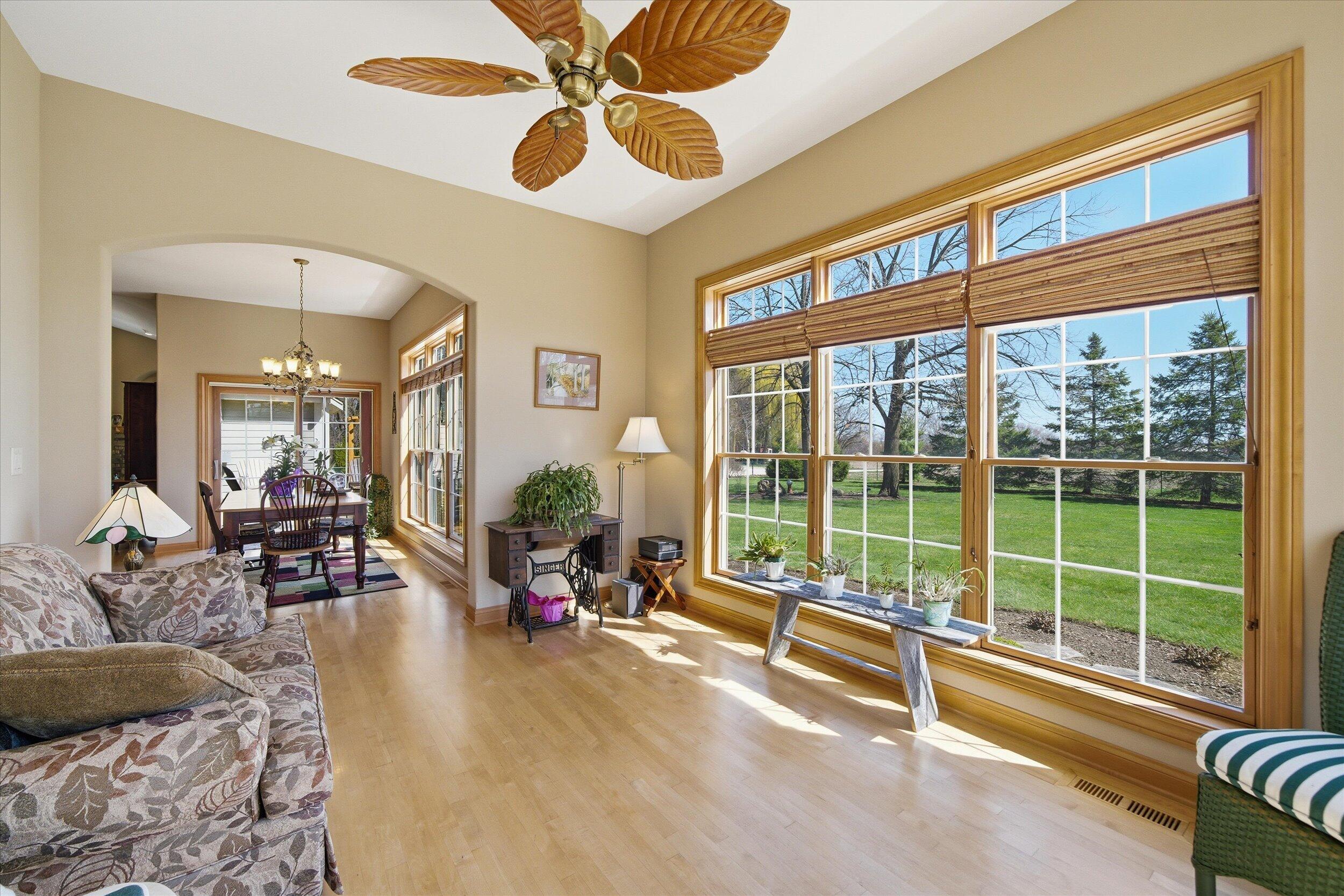 3313 47th Avenue Kenosha, WI 53144 - Photo 15 of 55 Sun Room