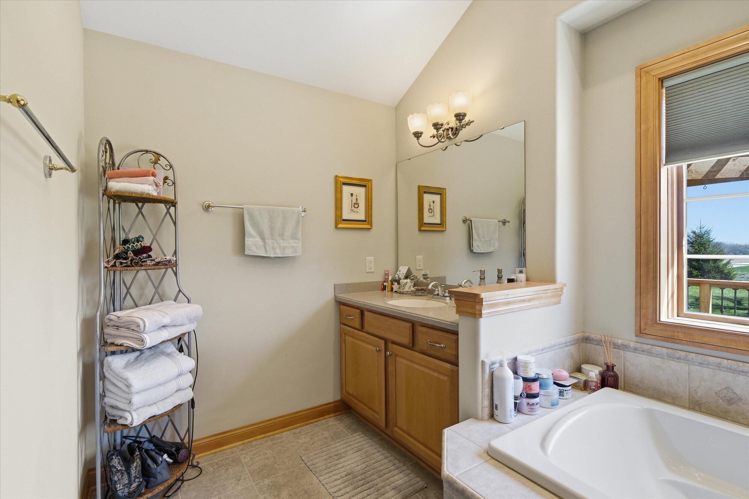 3313 47th Avenue Kenosha, WI 53144 - Photo 26 of 55 Primary Bath