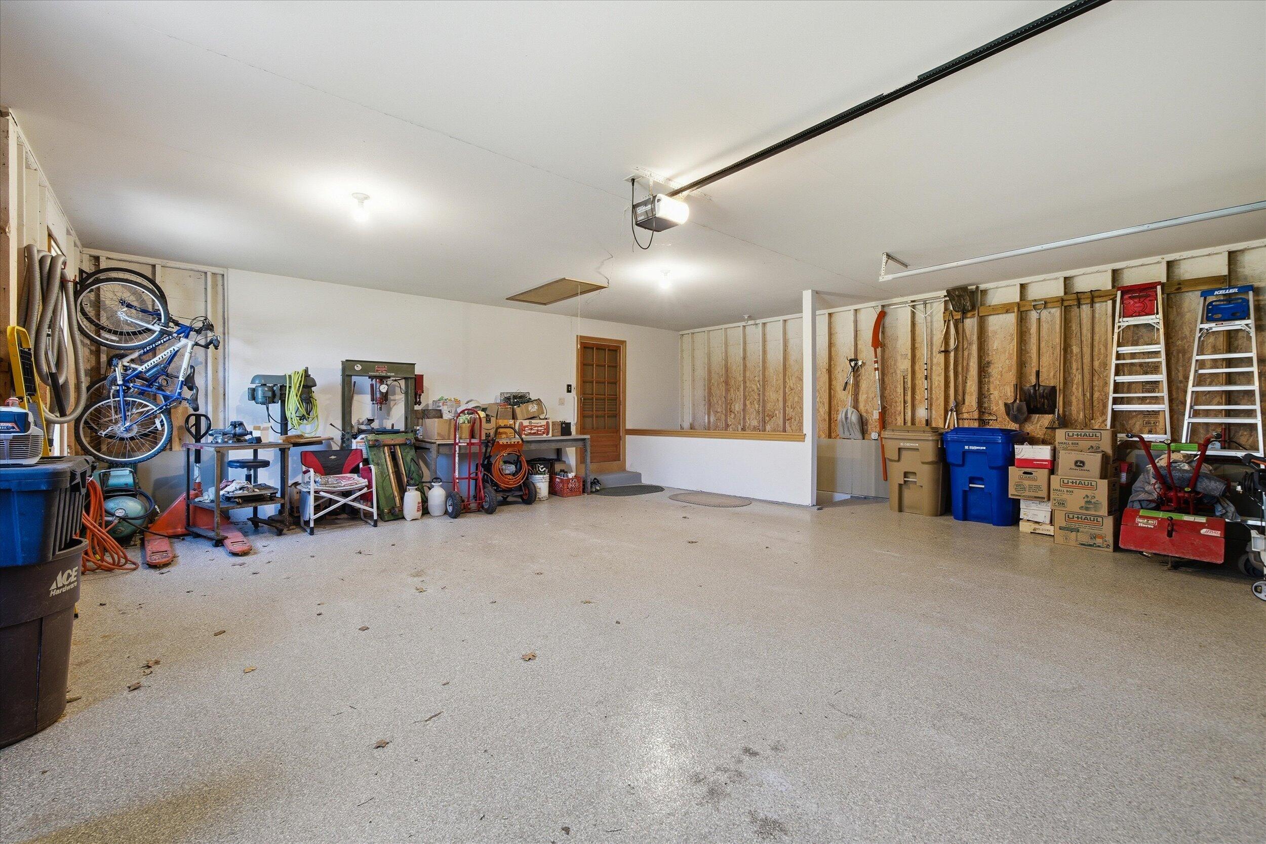 3313 47th Avenue Kenosha, WI 53144 - Photo 39 of 55 Garage