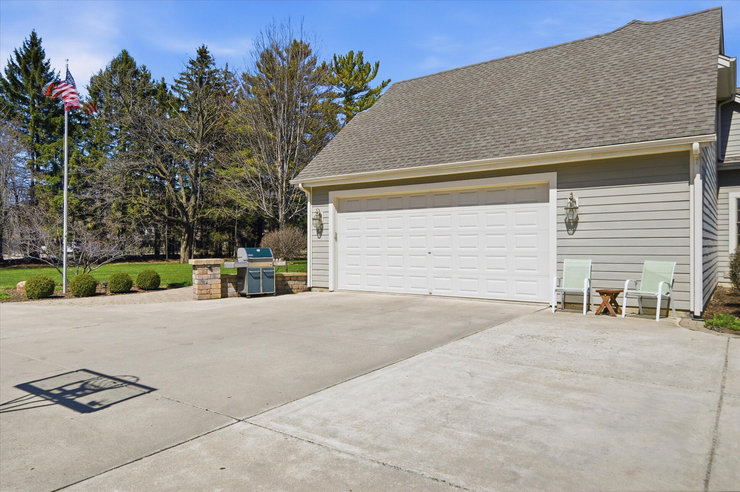 3313 47th Avenue Kenosha, WI 53144 - Photo 46 of 55 Driveway