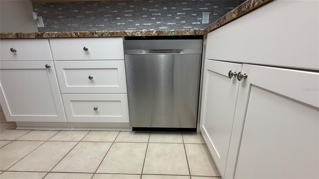 10925 Piccadilly Road Port Richey, FL 34668 - Photo 13 of 72 Gallery Image 13