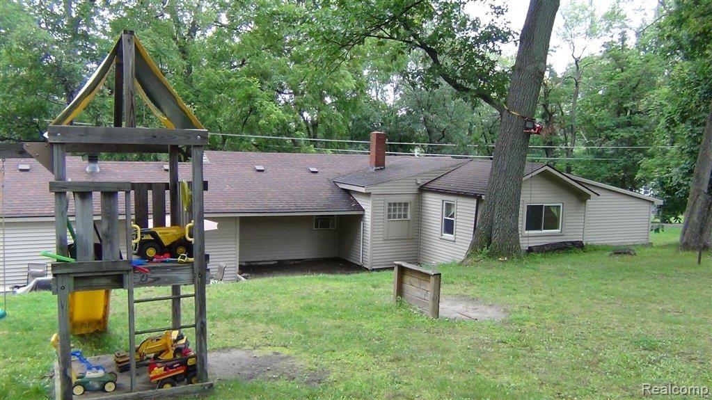 12290 White Lake Road Fenton, MI 48430 - Photo 20 of 24 DSC00697.JPG