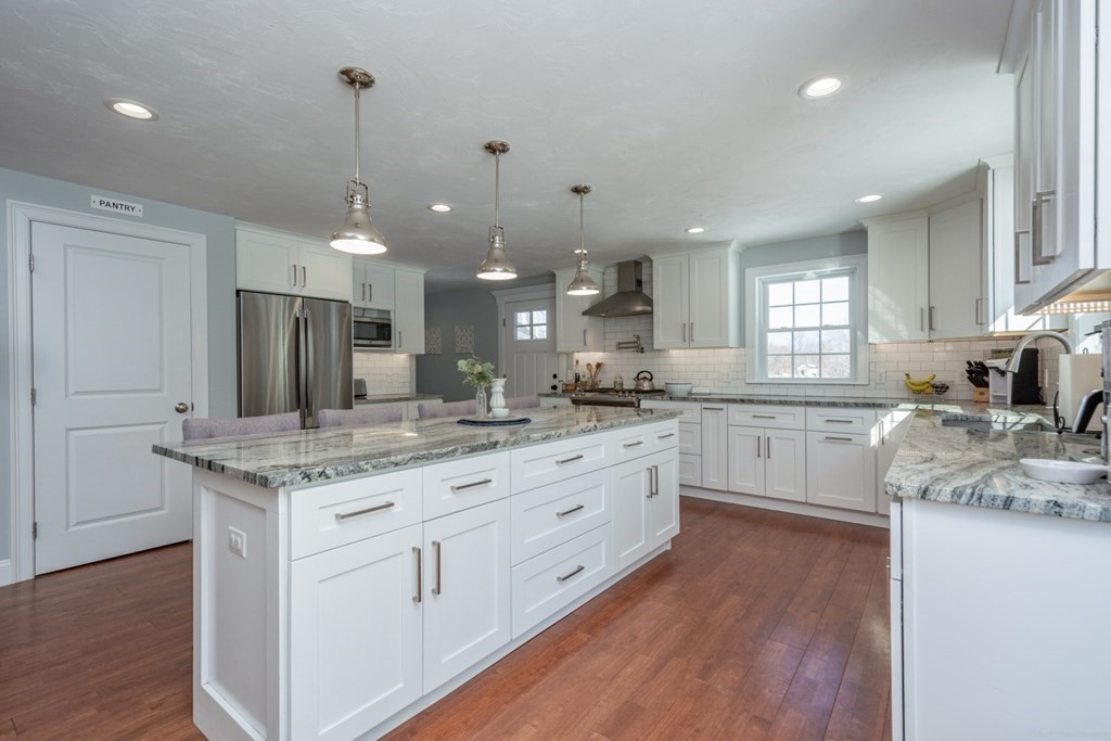 141 8 Lots Road Sutton, MA 01590 - Photo 5 of 42 Gallery Image 5