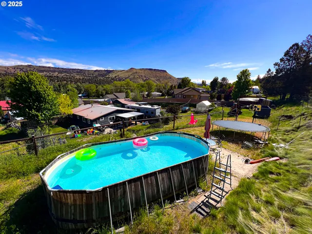 $315,000 | 858 East Main Street, John Day, OR 97845