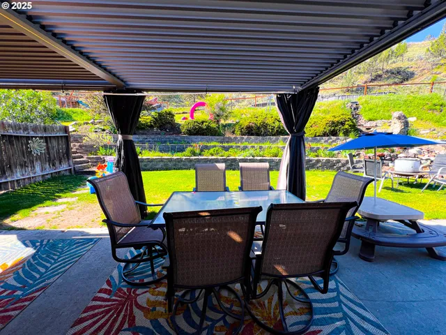 $315,000 | 858 East Main Street, John Day, OR 97845