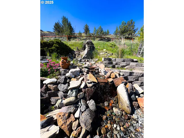 $315,000 | 858 East Main Street, John Day, OR 97845