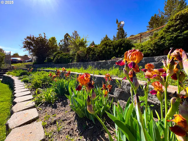 $315,000 | 858 East Main Street, John Day, OR 97845