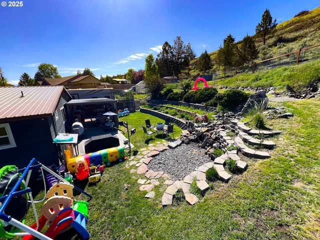 $315,000 | 858 East Main Street, John Day, OR 97845