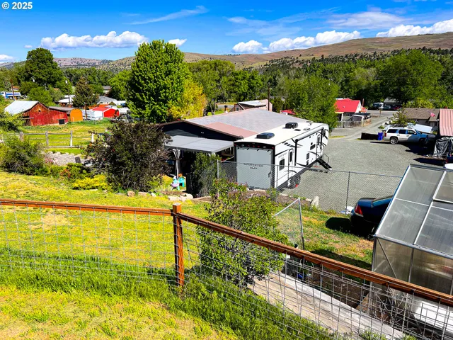 $315,000 | 858 East Main Street, John Day, OR 97845