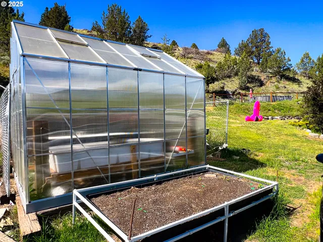 $315,000 | 858 East Main Street, John Day, OR 97845