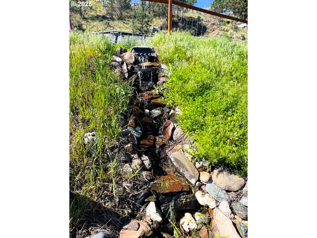 $315,000 | 858 East Main Street, John Day, OR 97845