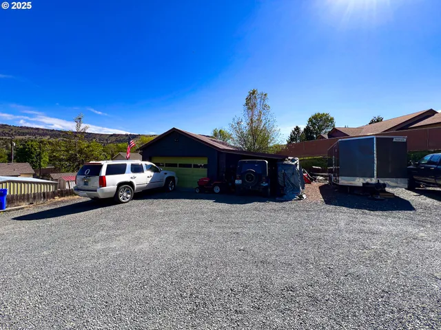 $315,000 | 858 East Main Street, John Day, OR 97845