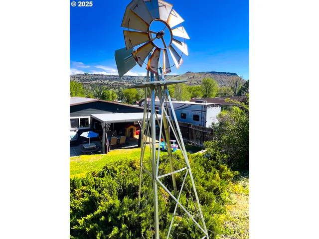 $315,000 | 858 East Main Street, John Day, OR 97845