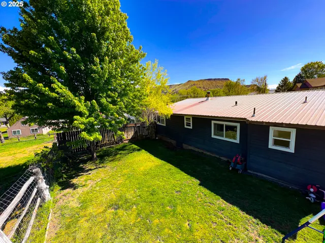 $315,000 | 858 East Main Street, John Day, OR 97845