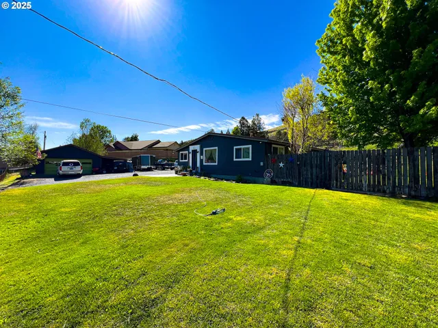 $315,000 | 858 East Main Street, John Day, OR 97845