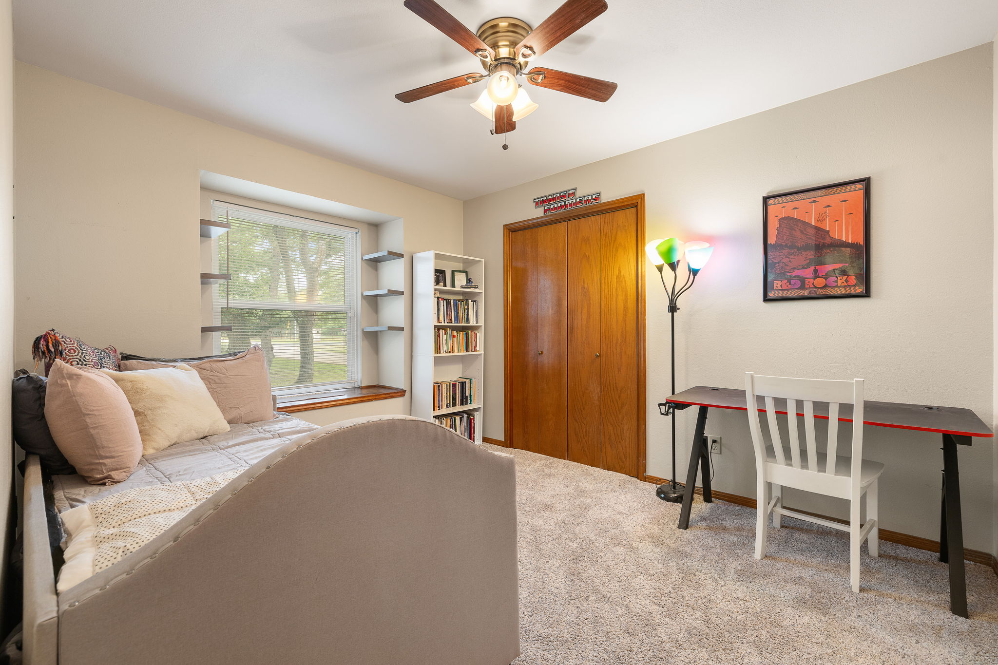 136 Valley View Road Georgetown, TX 78633 - Photo 26 of 40 Secondary bedroom with ceiling fan and window seating.