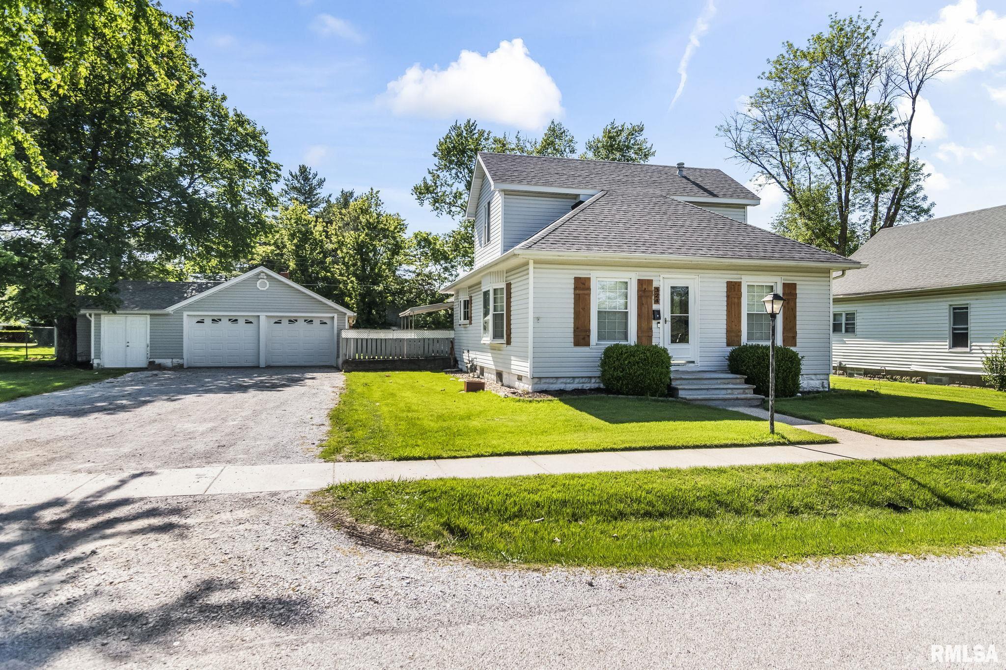 324 Edwards Street Nokomis, IL 62075 - Photo 2 of 47