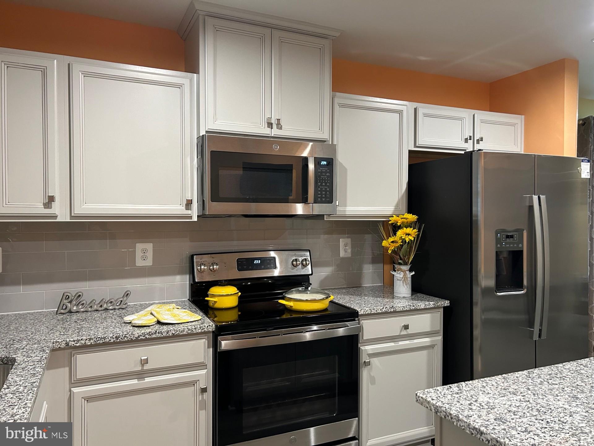 14310 Longhouse Loop Brandywine, MD 20613 - Photo 11 of 36 DRAMATICALLY PICTURESQUE GRANITE COUNTER TOPS