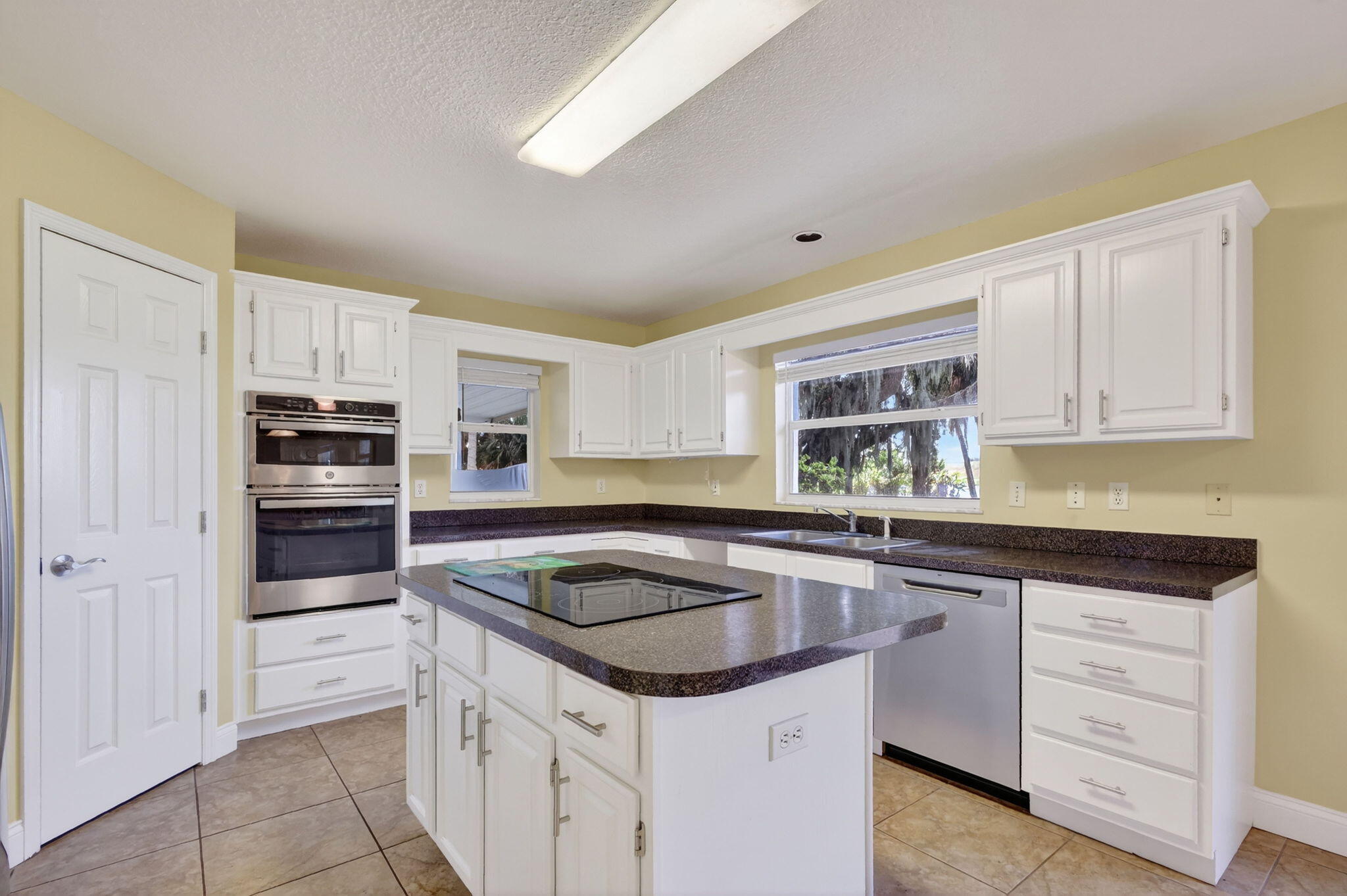 8888 Highway 441 Okeechobee, FL 34974 - Photo 20 of 61 Kitchen