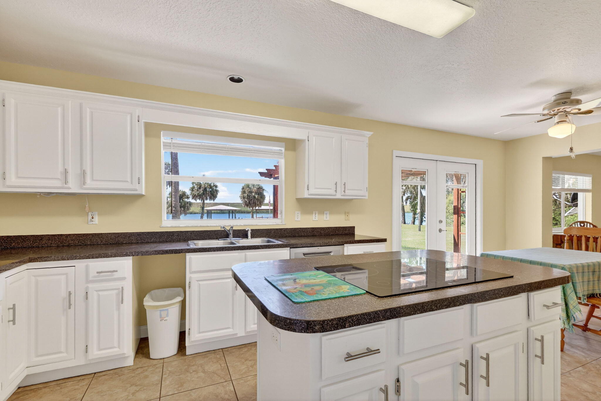 8888 Highway 441 Okeechobee, FL 34974 - Photo 22 of 61 Kitchen