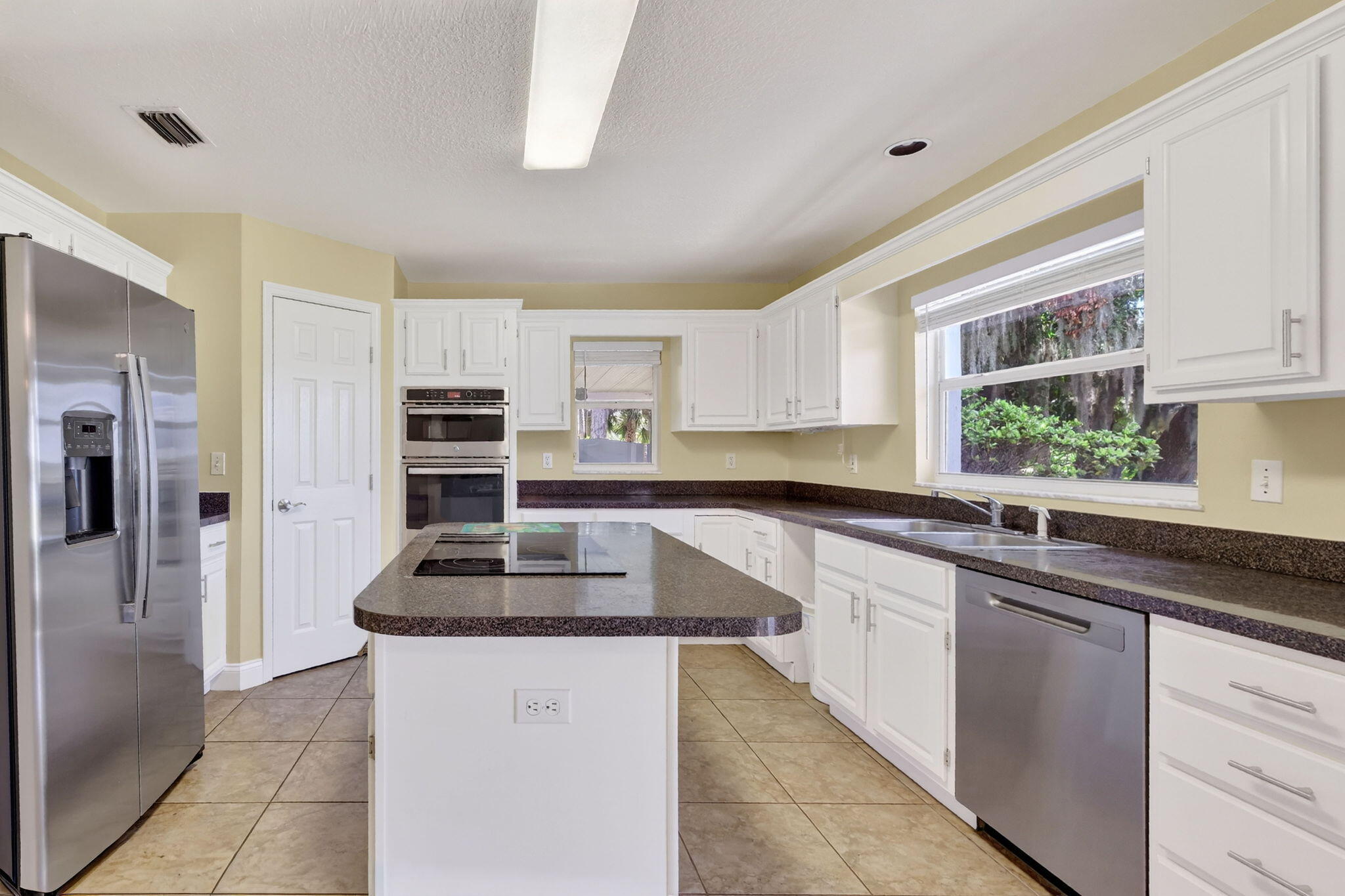 8888 Highway 441 Okeechobee, FL 34974 - Photo 25 of 61 Kitchen