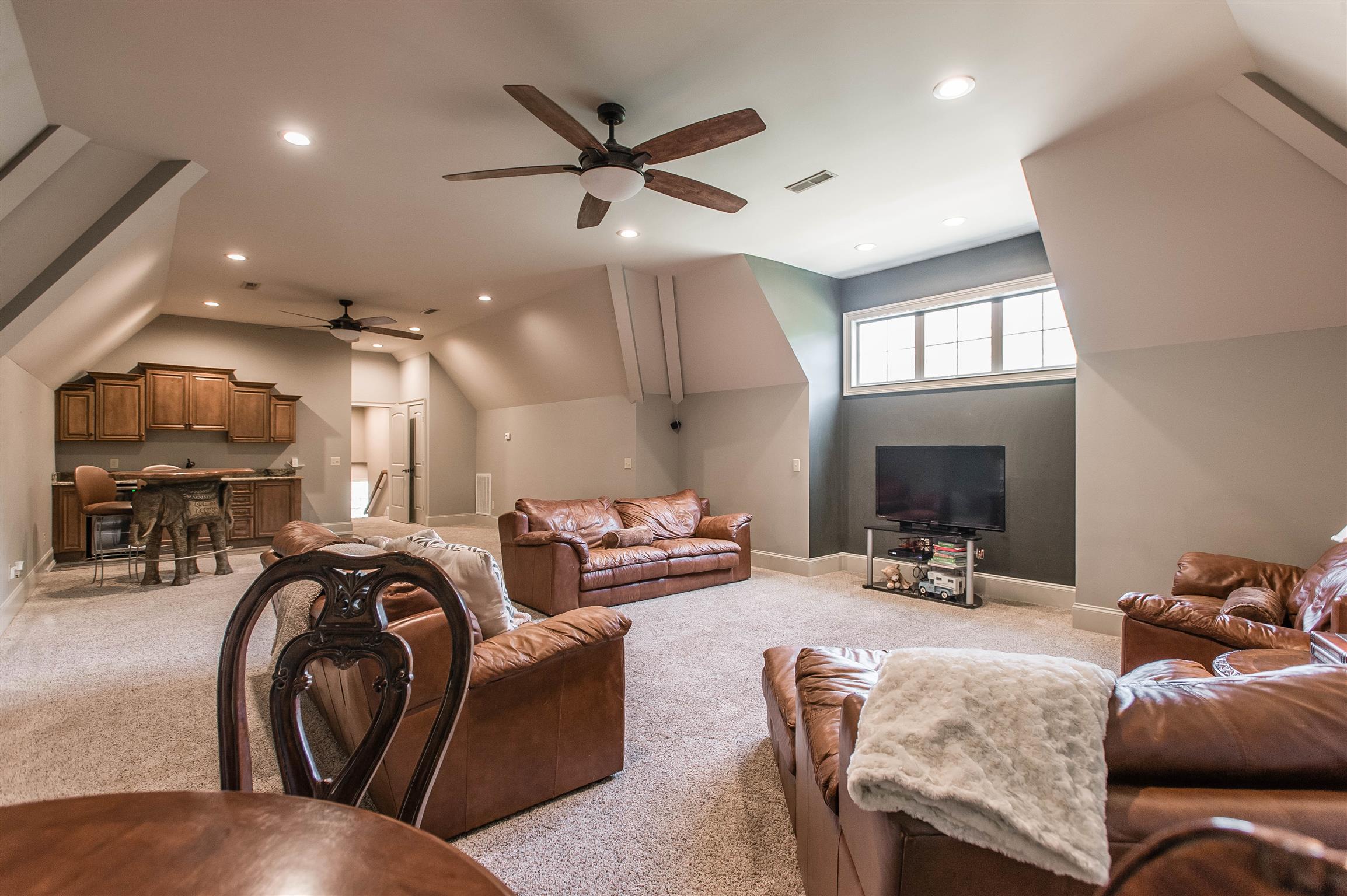 148 Cherokee Road Hendersonville, TN 37075 - Photo 18 of 30 a living room with furniture and a mirror