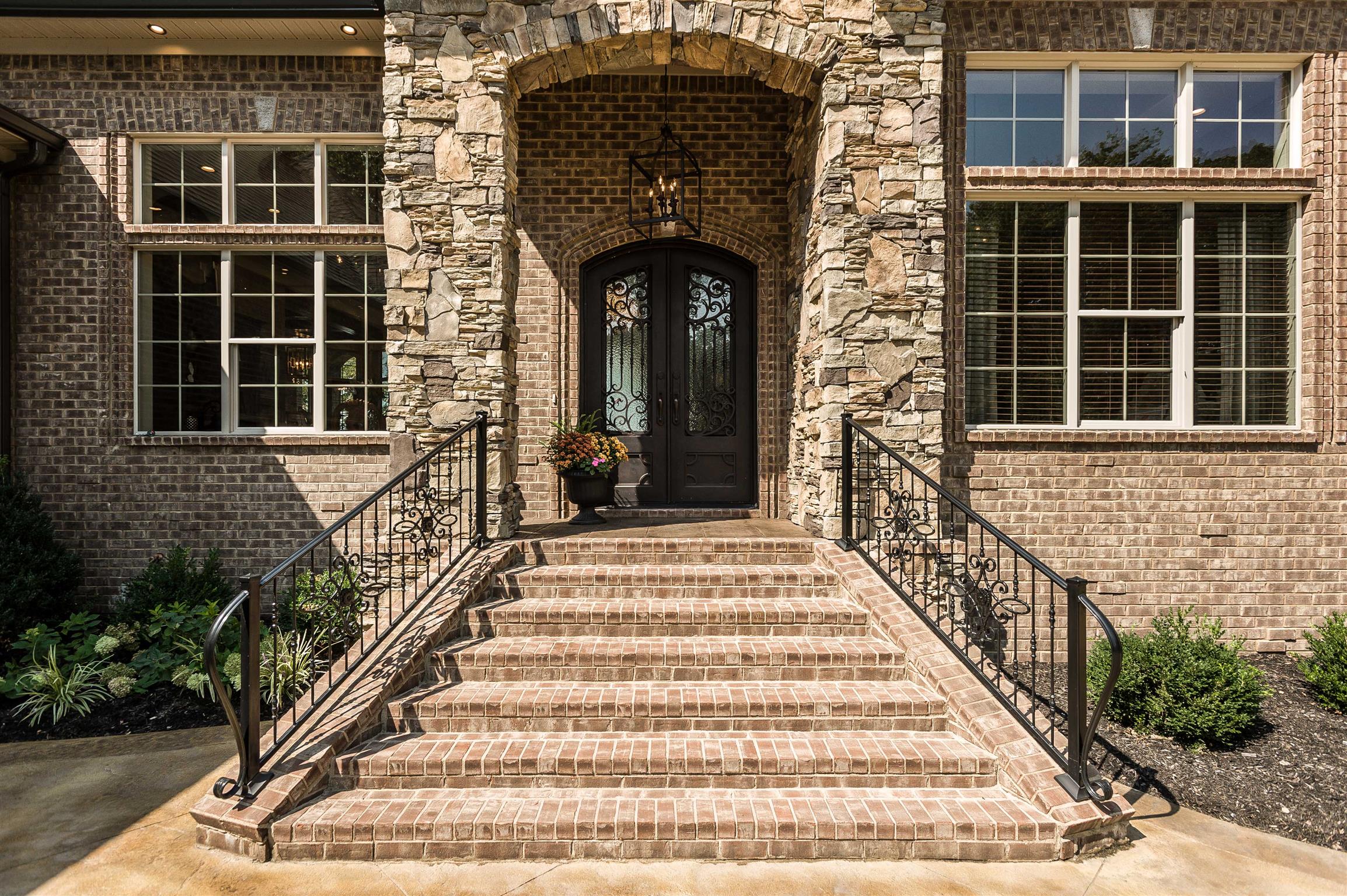148 Cherokee Road Hendersonville, TN 37075 - Photo 4 of 30 a front view of a house with a window