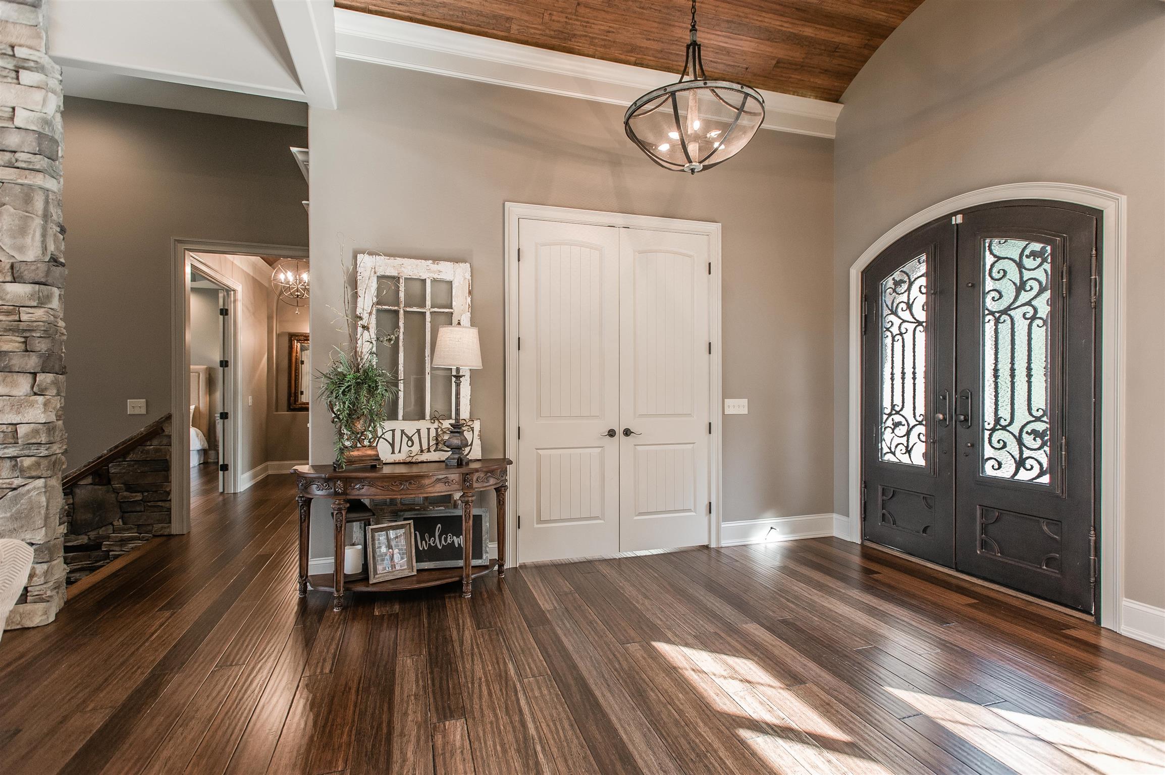 148 Cherokee Road Hendersonville, TN 37075 - Photo 5 of 30 a view of a livingroom with furniture and hardwood floor