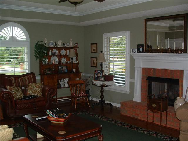 2212 Red Mile Road Murfreesboro, TN 37127 - Photo 4 of 20 Still another view of this light and airy Great Room.