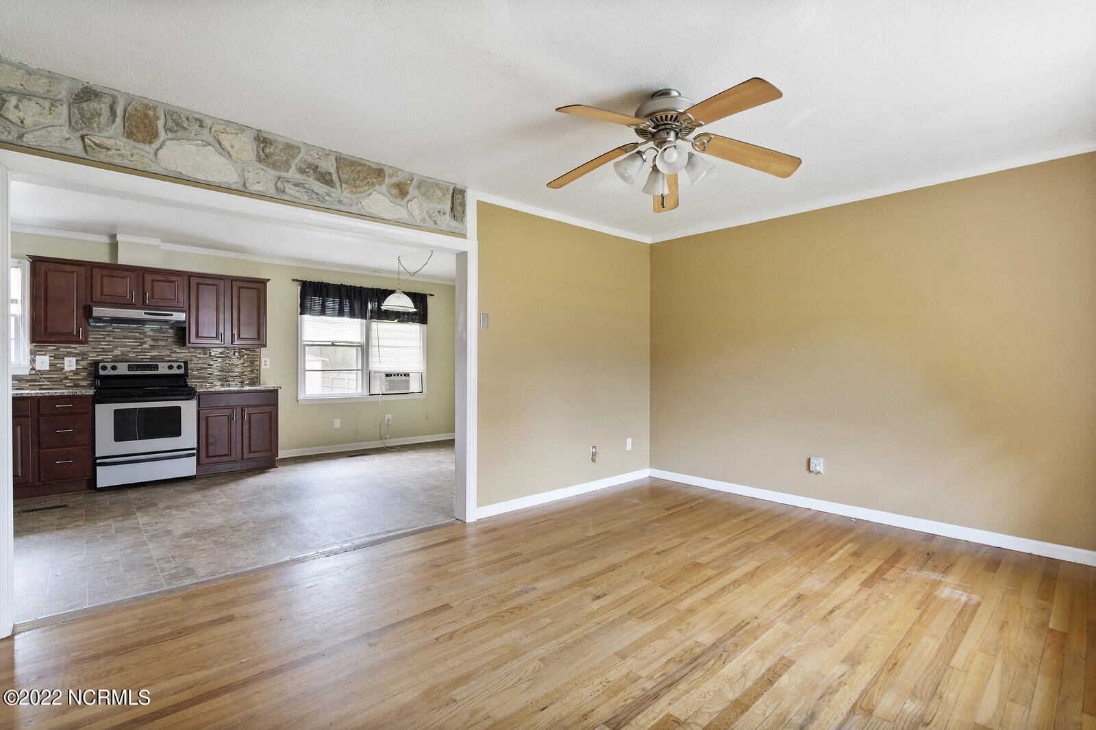 207 Fire Tower Road Richlands, NC 28574 - Photo 7 of 34 07_DSC04631_mls