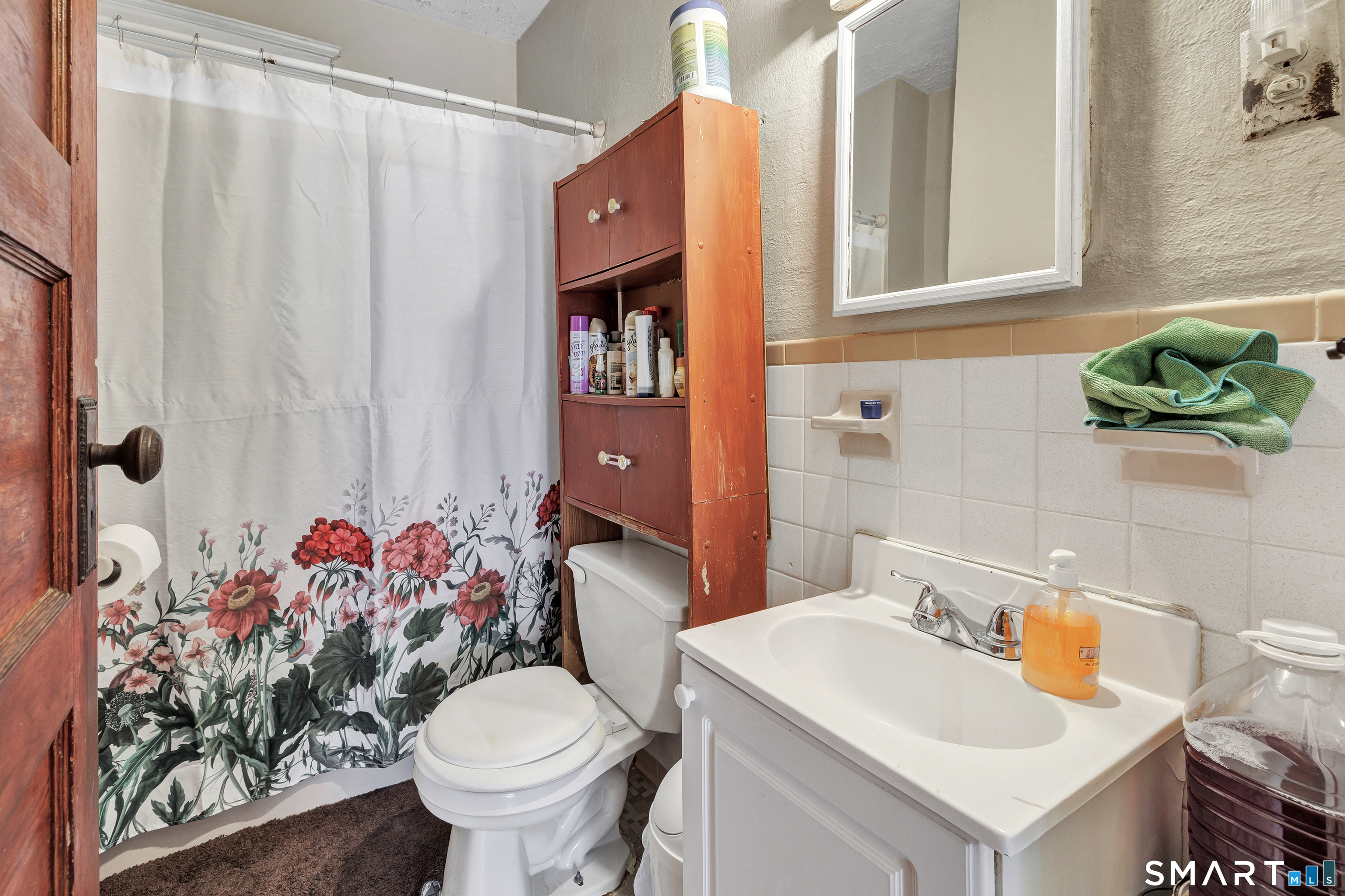 619 Brooks Street Bridgeport, CT 06608 - Photo 8 of 22