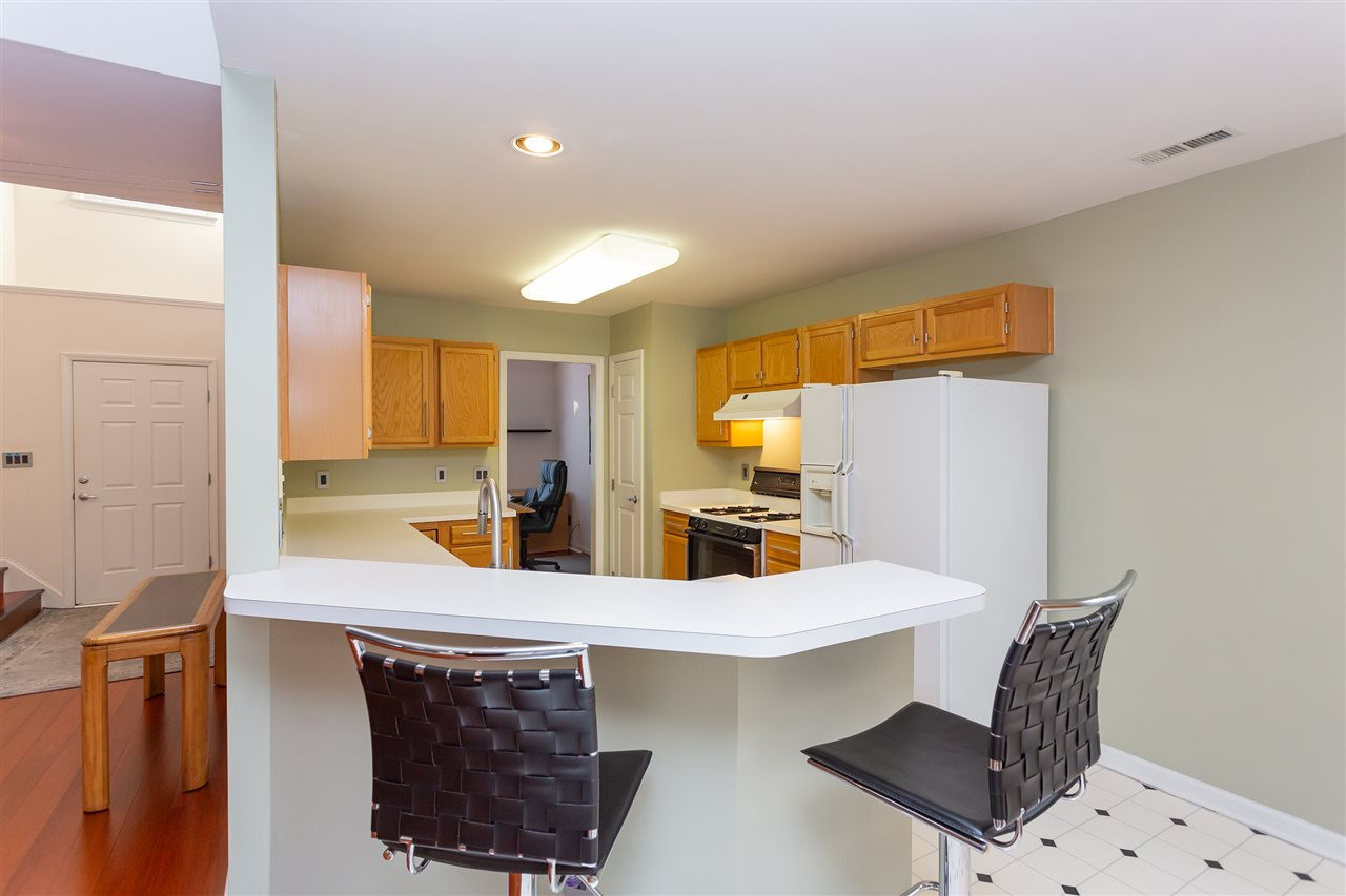 5309 Tilford Lane Raleigh, NC 27613 - Photo 14 of 26 Barstool Counter