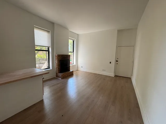 $1,950 | 1832 North Lincoln Avenue, Unit 2M, Chicago, IL 60614