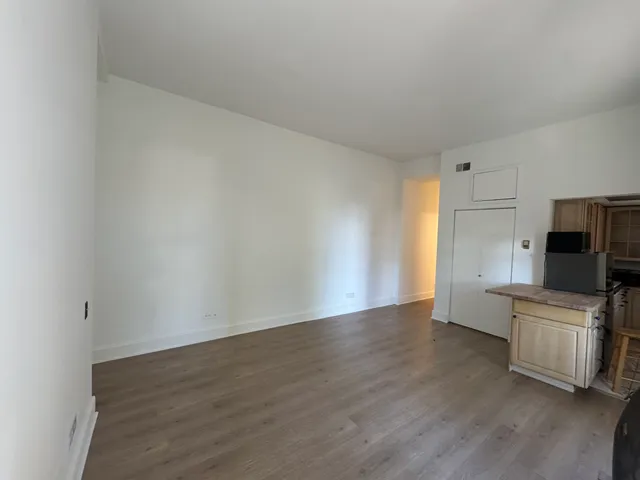 $1,950 | 1832 North Lincoln Avenue, Unit 2M, Chicago, IL 60614