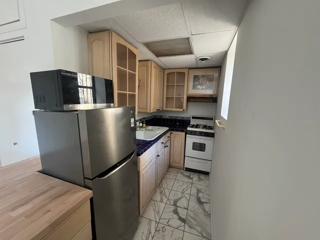 $1,950 | 1832 North Lincoln Avenue, Unit 2M, Chicago, IL 60614