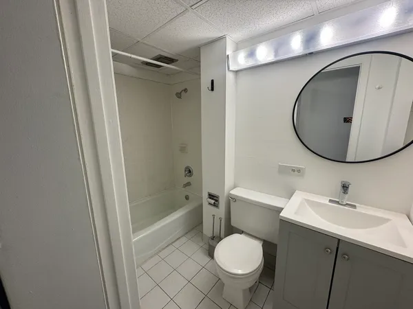 $1,899 | 1832 North Lincoln Avenue, Unit 2M, Chicago, IL 60614