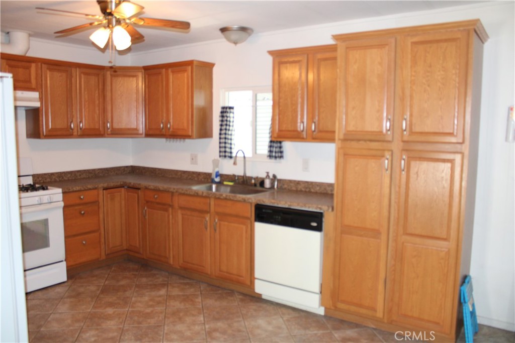 1010 Terrace Road, Unit 185 San Bernardino, CA 92410 - Photo 17 of 18
