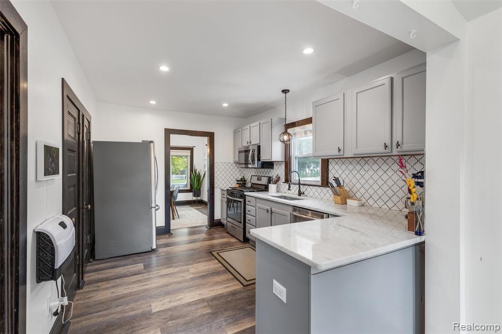 709 East Clinton Street Howell, MI 48843 - Photo 12 of 26 Gallery Image 12