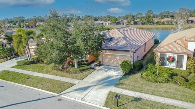 $450,000 | 331 Cedar Falls Drive, Apollo Beach, FL 33572