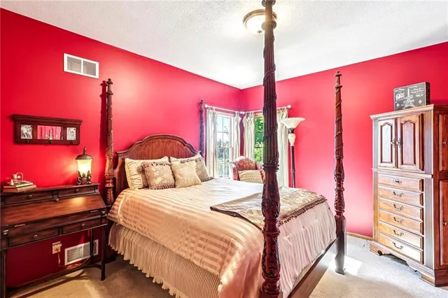 $575,000 | 402 Woodland Drive, New Wilmington, PA 16142