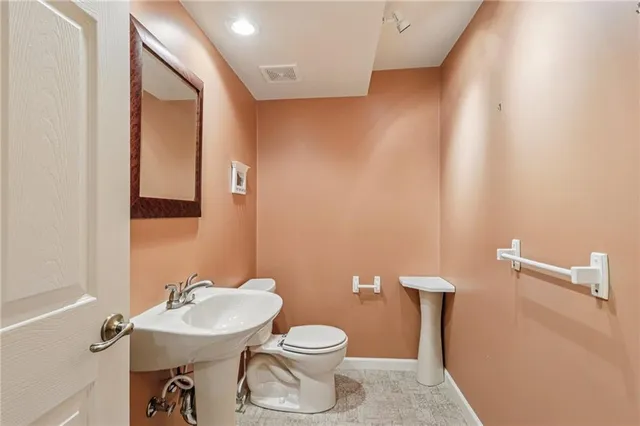 $575,000 | 402 Woodland Drive, New Wilmington, PA 16142