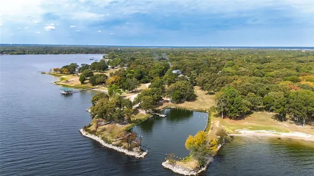 a view of residential houses with outdoor space