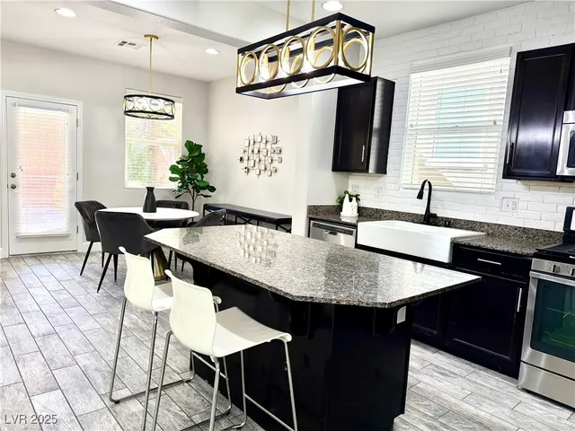 $472,500 | 10841 Hunters Green Avenue, Las Vegas, NV 89166