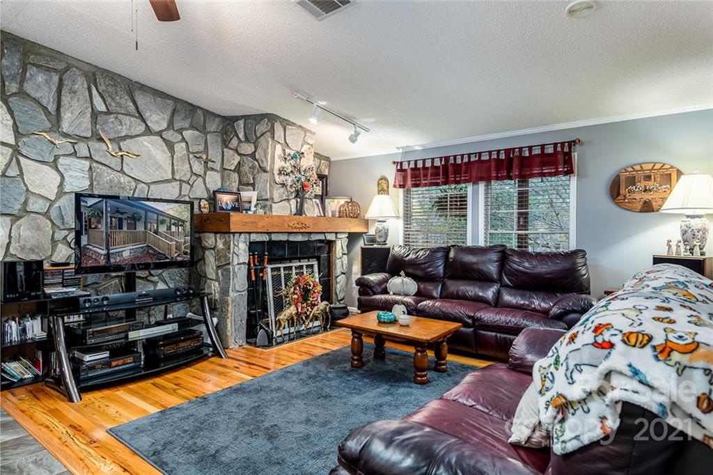 6304 Dysartsville Road Morganton, NC 28655 - Photo 7 of 39 Gallery Image 7