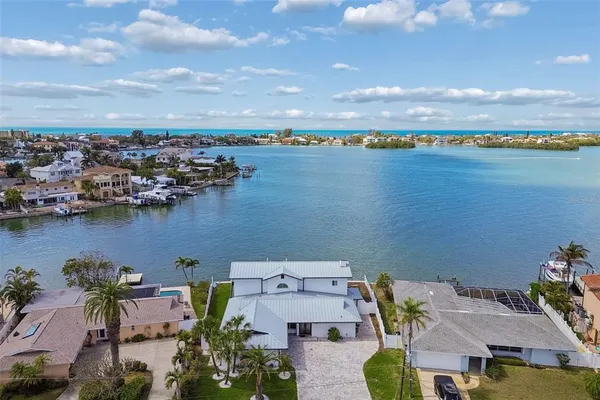 $2,900,000 | 478 Harbor Drive North, Indian Rocks Beach, FL 33785