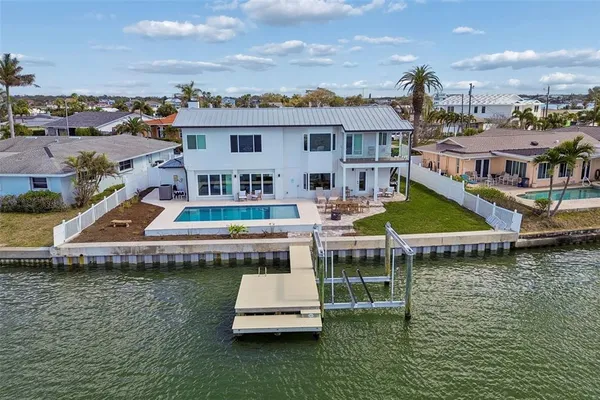 $2,900,000 | 478 Harbor Drive North, Indian Rocks Beach, FL 33785