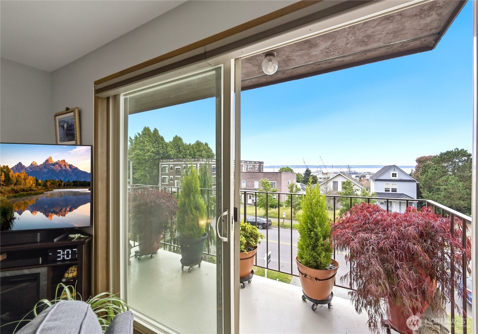 2619 Rucker Avenue, Unit 6 Everett, WA 98201 - Photo 2 of 25