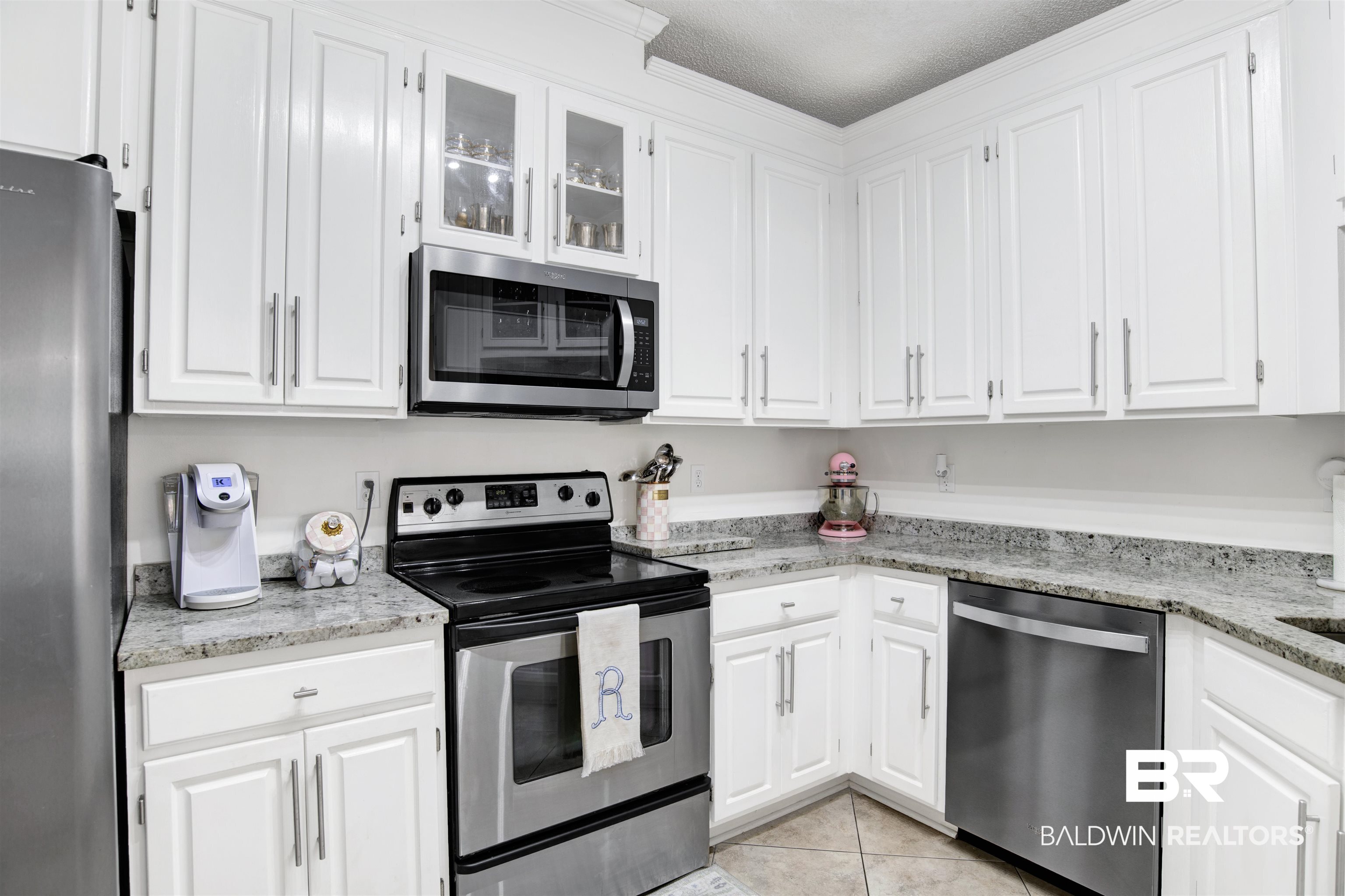 7040 Highpointe Place West Daphne, AL 36527 - Photo 14 of 37 Upgraded Kitchen